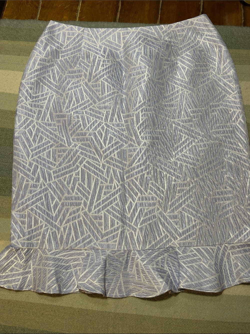 David Meister Lilac + silver Size 8 Lined Skirt - Ruffle Bottom -Shiny- holiday